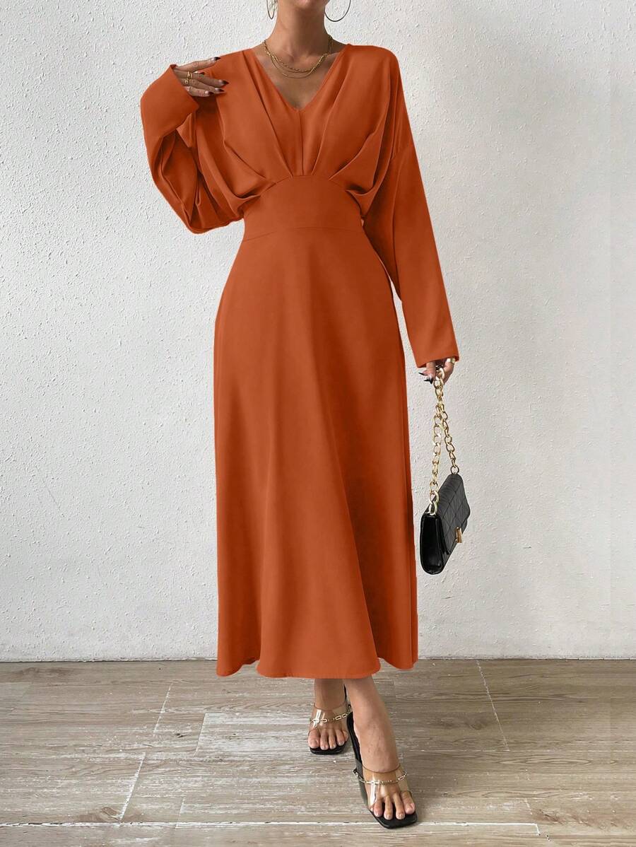 SHEIN Privé 女士純色打褶v領連衣裙 - 棕色 - 查看 1