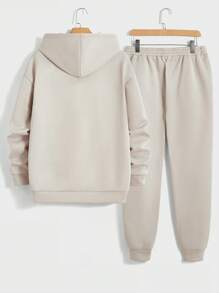 Manfinity RebelGame Nam Dây rút Đồ họa Chữ cái Hoodie Và Quần Chạy bộ Bộ - Màu be - Xem 2