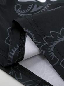 ROMWE MEN Street Life Spring/Summer Casual Graphic Men'S Skull And Hand Print Shorts - Multicolor - View 5