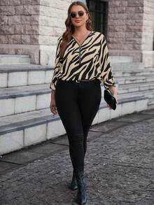 SHEIN LUNE 大尺碼女用斑馬條紋拉鍊半門襟襯衫 - 卡其色 - 查看 5