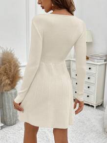 SHEIN Clasi Thanh lịch Của phụ nữ Trân châu Dát Đầy Màu thuần A-line Đầm Áo len - Màu be - Xem 2