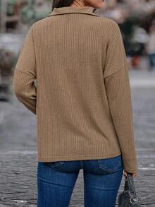 SHEIN LUNE 前紐扣落肩T恤 - 卡其色 - 查看 2