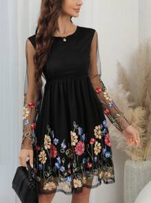 SHEIN Clasi 女性網紗刺繡花朵連身裙 - 黑色 - 查看 3