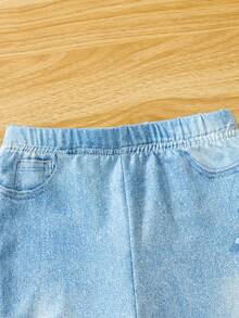 Áo thun cổ cao in hình gấu cho bé gái kèm quần ống loe denim có viền tua rua, 2 chiếc/bộ - trắng - Xem 6