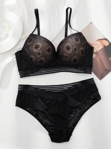花卉蕾絲鋼圈內衣套裝 - 黑色 - 查看 1