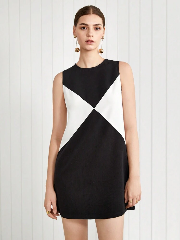 SHEIN Maija Women s Black And White Geometric Sleeveless Shift Dress SHEIN USA