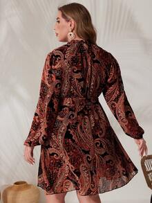 SHEIN VCAY 大尺碼女用佩斯利印花立領連身裙 - 彩色 - 查看 2