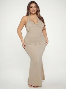 SHEIN SXY Conjunto De Top De Cuello De Drapado Y Falda Con Cola De Pez Para Mujeres De Talla Grande