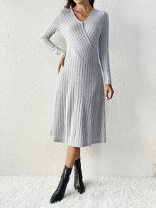 SHEIN Frenchy 純色v領a字型連身裙 - 淺灰色 - 查看 3