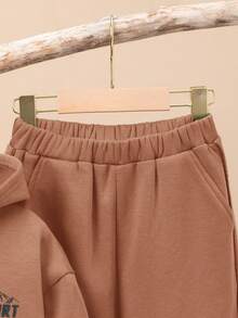 SHEIN Conjunto De 2 Piezas Para Niño/a: Sudadera Casual Con Capucha Y Bloques De Color Con Pantalón De Color Sólido - Caqui - Ver 10