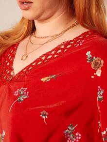 SHEIN CURVE+ Women's Plus Size Floral Printed V-neck Shirt With Lace Splicing And Weaved Belt - Red - View 5