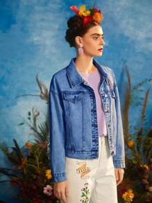 Frida Kahlo X SHEIN 女式角色印花翻蓋細節扣子丹寧外套 - 中等水洗藍 - 查看 3