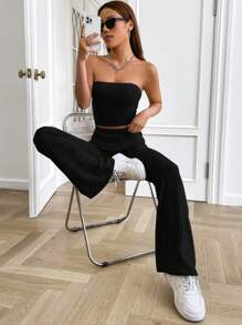 Muchica 條紋露肩上衣搭配喇叭褲,舒適百搭的穿搭 - 黑色 - 查看 1