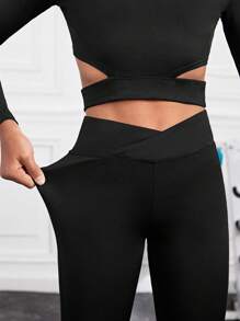 SHEIN 女大童素色鏤空短款運動T恤&喇叭褲 - 黑色 - 查看 4