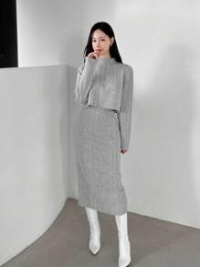 SHEINNeu 純色半高領t恤和裙子套裝 - 黑色 - 查看 1