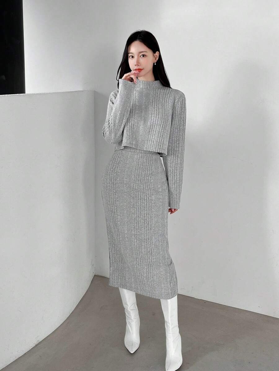 SHEINNeu 純色半高領t恤和裙子套裝 - 黑色 - 查看 1