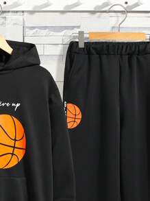 SHEIN 青少年男孩休閒籃球框印花連帽衛衣和運動長褲套裝,百搭風格 - 黑色 - 查看 4