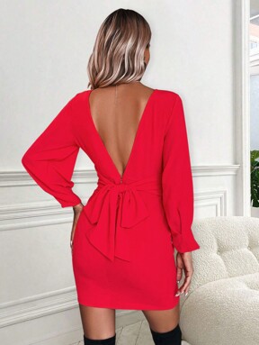 Chiquease Figurbetontes Kleid mit Kreuzgurt auf Rücken, Laternenärmeln,