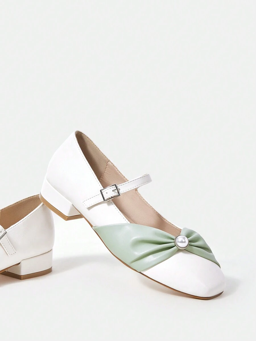 SheIn MOD أحذية نسائية بكعب مربع بلون أبيض معكوس وزاوية قدم متينة مع اللؤلؤ الاصطناعي