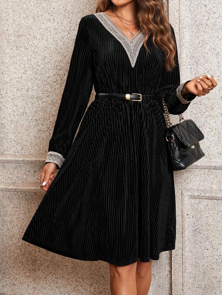 Women's Lace Patchwork Collar Detail Pleated Dress