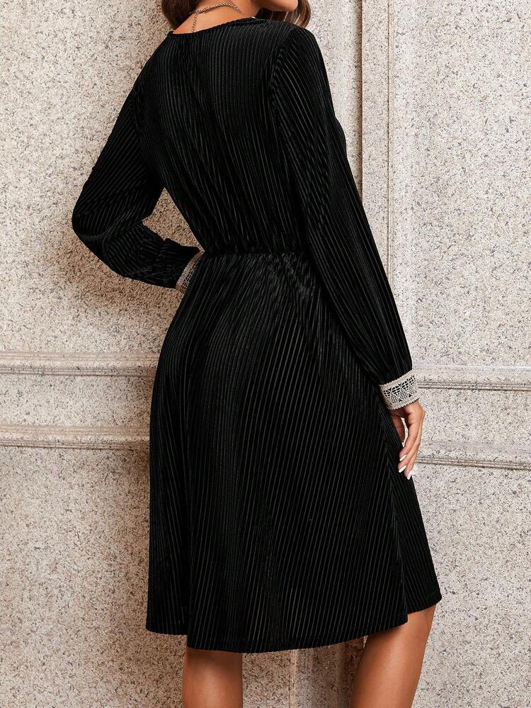 Women's Lace Patchwork Collar Detail Pleated Dress