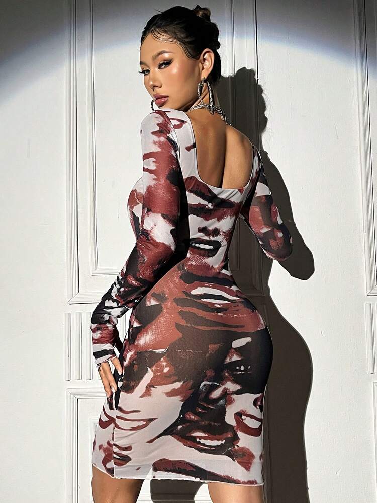 Women's Slim Fit Bodycon Dress With Portrait Print And Square Neckline