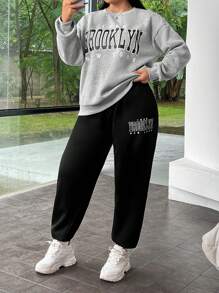 SHEIN EZwear 大尺碼字母印花運動上衣和運動長褲套裝 - 彩色 - 查看 4