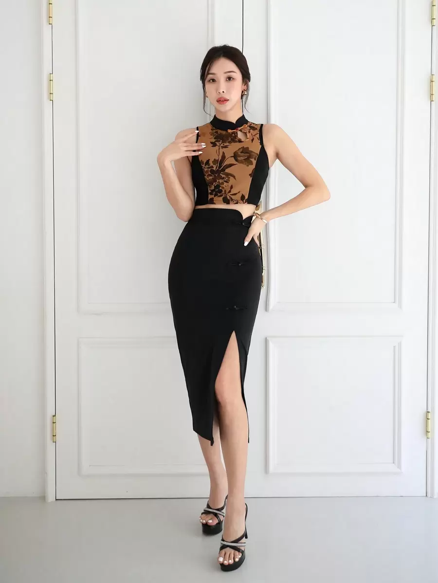 EastFlair 两件套女士中国风无袖印花拼接撞色立领马甲和高开衩纽扣裙套装 - 黑色 - 查看 1