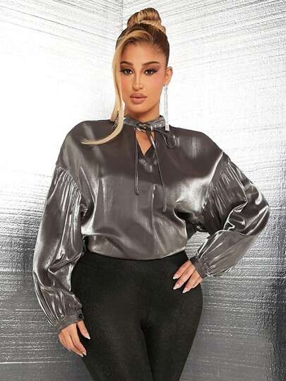 SHEIN SXY Blusa Sexy De Hombros Caídos Y Cuello Con Lazo De Tela Con Brillo Para Mujeres En El Club