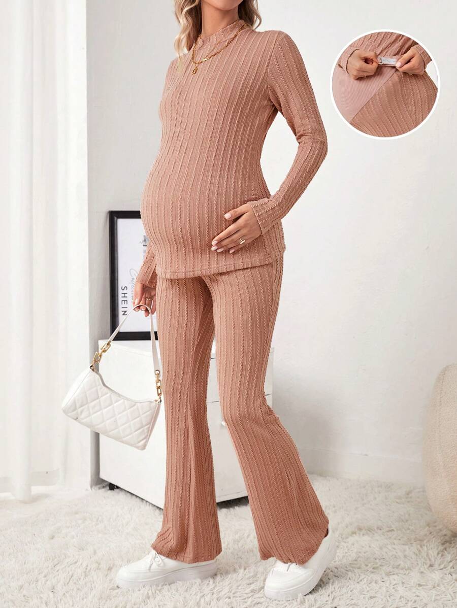 SHEIN Conjunto De Dos Piezas Para Embarazadas De Camiseta De Cuello Medio-alto Y Pantalones Acampanados De Cintura Ajustable En Color Sólido - Rosa - Ver 1