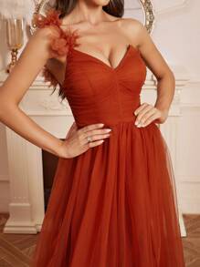 SHEIN Belle 优雅女士温暖橙色高腰网眼聚拢不对称领口款式胸围立体花朵肩带高开叉优雅伞形下摆婚礼季伴娘礼服正式晚会舞会婚礼宾客礼服，适合毕业典礼、晚宴派对礼服 - 橘色 - 查看 2