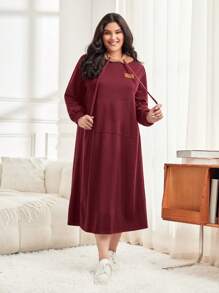 Mulvari 勃艮第红色加大码连帽泰迪熊风格撞色运动衫连衣裙，配有袋鼠口袋