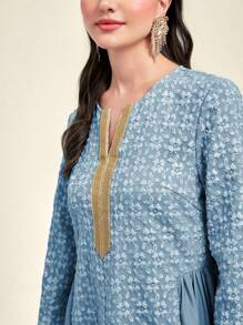 Al Najma 女性v領拼接編織腰帶和提花連衣裙 - 藍色 - 查看 6