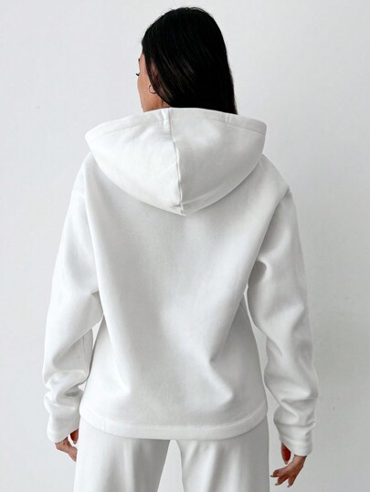 Cottnline Capucha con bordado de letra de hombros caídos