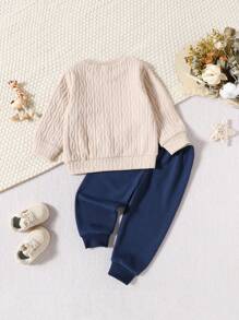 男童色塊拼接刺繡紋織圓領衫和褲子套裝，適合春秋冬季穿著