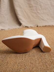 2023年最新款時尚女靴,舒適牛仔pu材質,尖頭、厚跟,性感短靴 - 白色 - 查看 3