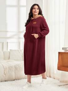 Mulvari 勃艮第红色加大码连帽泰迪熊风格撞色运动衫连衣裙，配有袋鼠口袋