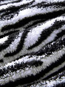 SHEIN 孕婦斑馬花紋毛絨大衣 - 黑與白 - 查看 10