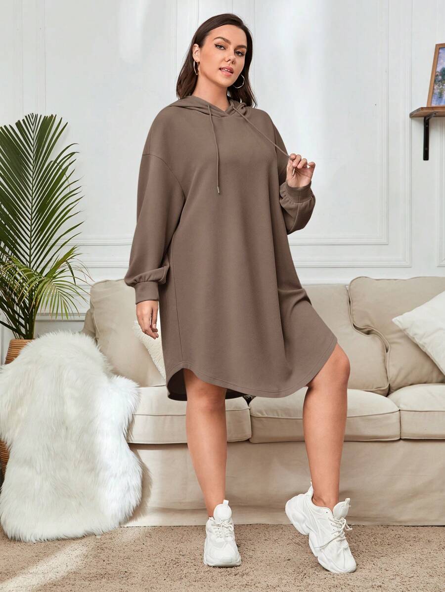 SHEIN Essnce 女士大尺碼下垂肩帶帽連帽運動衫連帽裙,帶有束繩 - 摩卡棕 - 查看 1