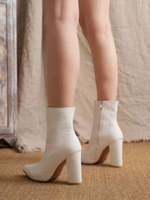 2023年最新款時尚女靴,舒適牛仔pu材質,尖頭、厚跟,性感短靴 - 白色 - 查看 5