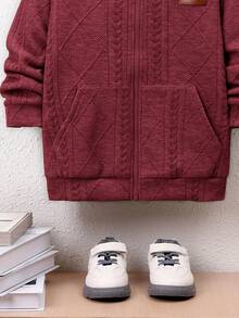 SHEIN Áo khoác trùm đầu lót nhiệt họa tiết vá dành cho bé trai tuổi mới lớn - Màu Đỏ Sâu - Xem 6