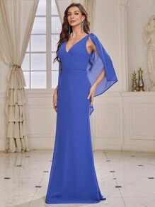 SHEIN Belle فستان وصيفة الشرف ذو ياقة عميقة على شكل حرف V ، وتريم مطرز ، وذيل غير متماثل - الأزرق - مشاهدة 4