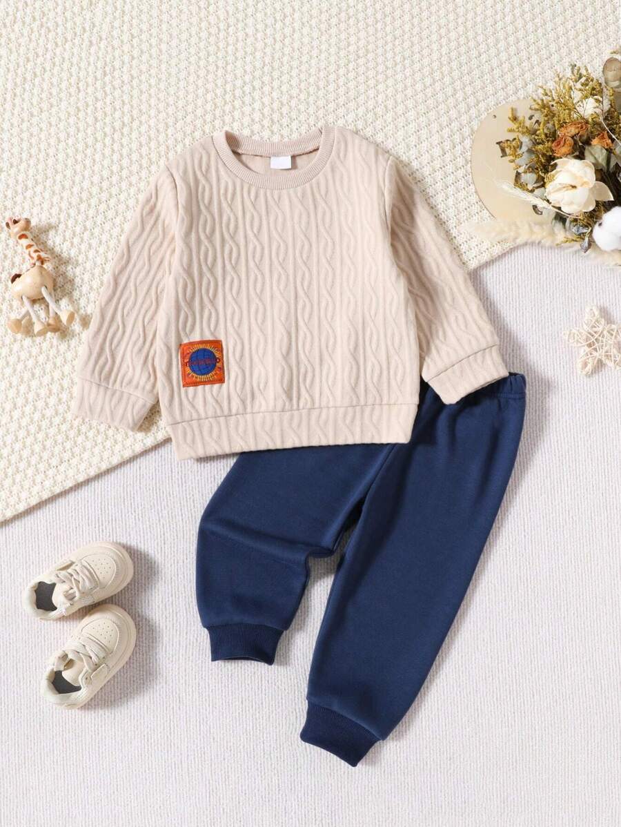 男童色塊拼接刺繡紋織圓領衫和褲子套裝，適合春秋冬季穿著