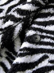 SHEIN 孕婦斑馬花紋毛絨大衣 - 黑與白 - 查看 5