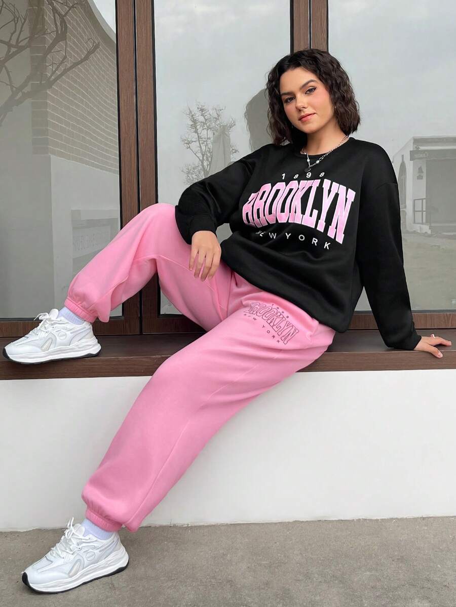 SHEIN EZwear Conjunto De Sudadera Con Pantalones De Chándal Con Diseño De Letras Para Tallas Grandes - Negro - Ver 1