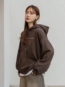 DAZY 女字母印花抽繩落肩連帽衫 - 棕色 - 查看 10