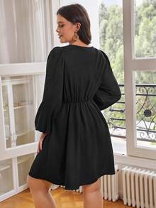 SHEIN Frenchy 加大尺碼純色蕾絲拼接連衣裙 - 黑色 - 查看 5