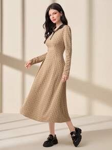 Mulvari 女款印花拼布 V 領腰帶連身裙 - 卡其色 - 查看 4