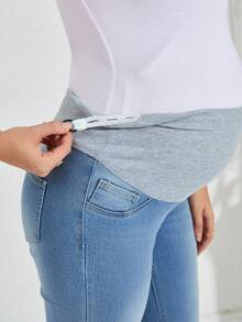 SHEIN 孕婦磨邊喇叭牛仔褲 - 中等水洗藍 - 查看 4