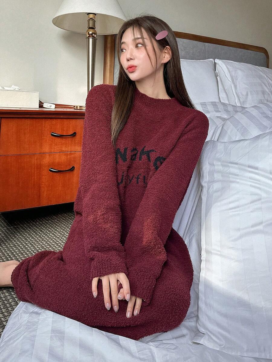 DAZY 女士字母印花毛絨家居服裙 - 酒紅色 - 查看 1